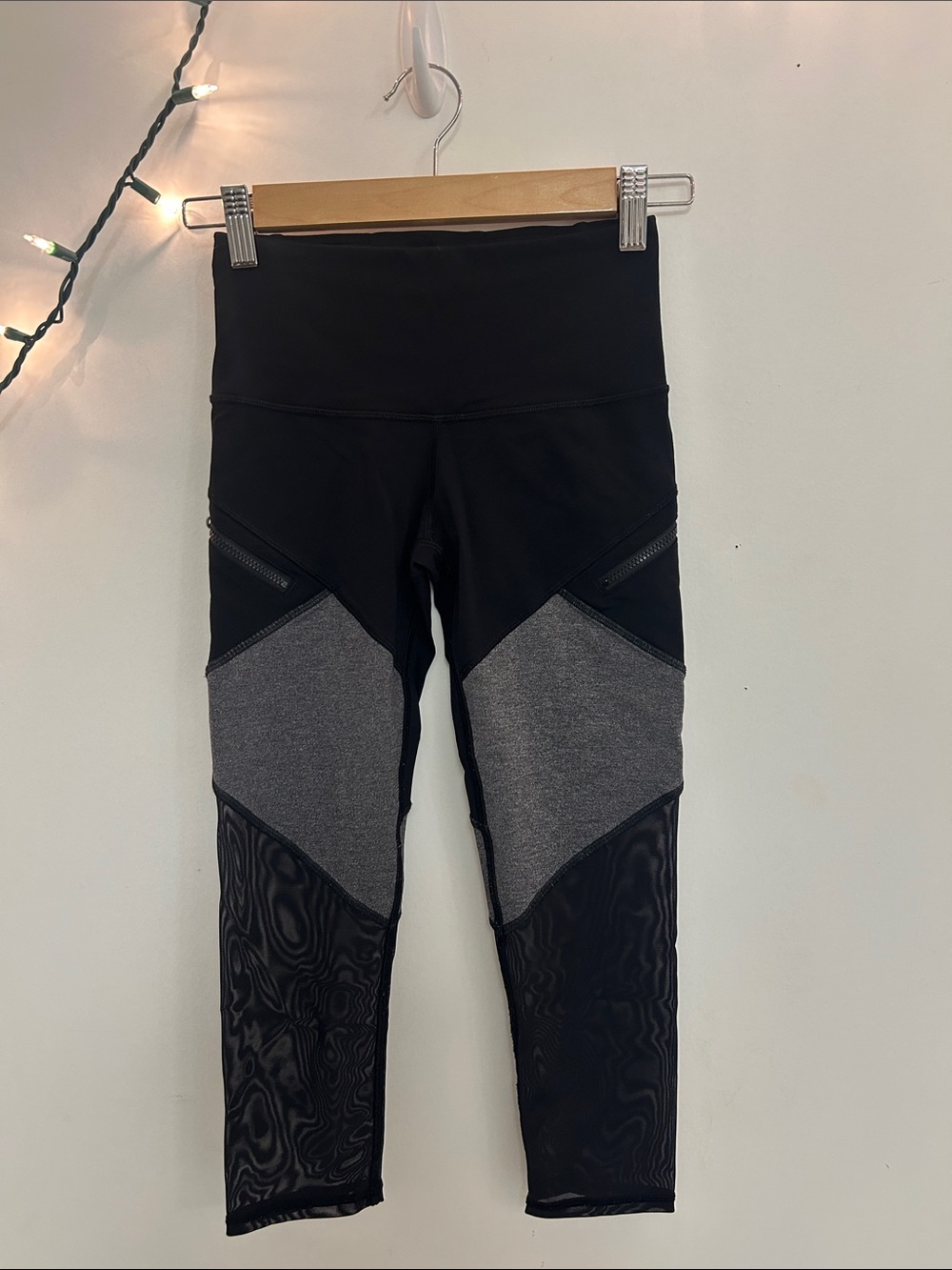 IVIVA Black leggings with zipper pocket